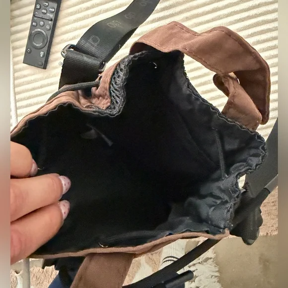 ALO Yoga Bucket Bag - Picture 3 of 4